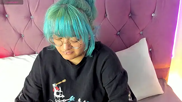 lucky-leah online show from February 27, 3:25 am