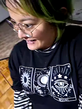 lucky-leah online show from September 23, 4:04 am