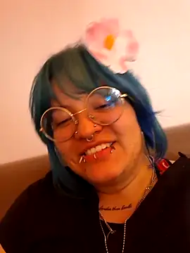 lucky-leah online show from February 7, 3:32 am