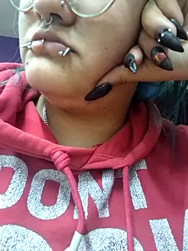 lucky-leah online show from April 17, 3:42 am