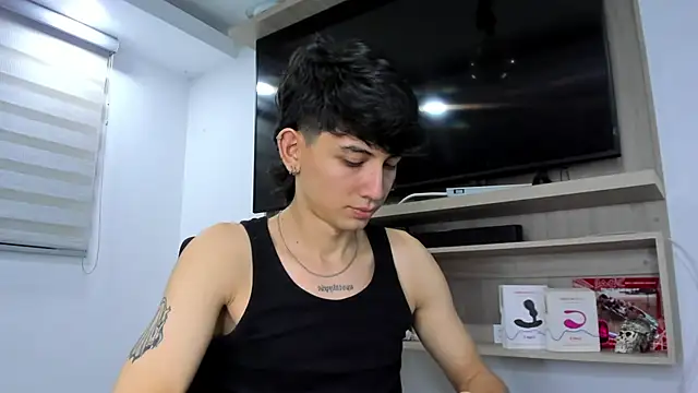 Santi delacruz online show from October 3, 5:15 am