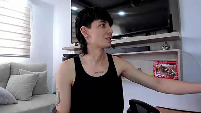 Santi delacruz online show from October 24, 8:05 pm