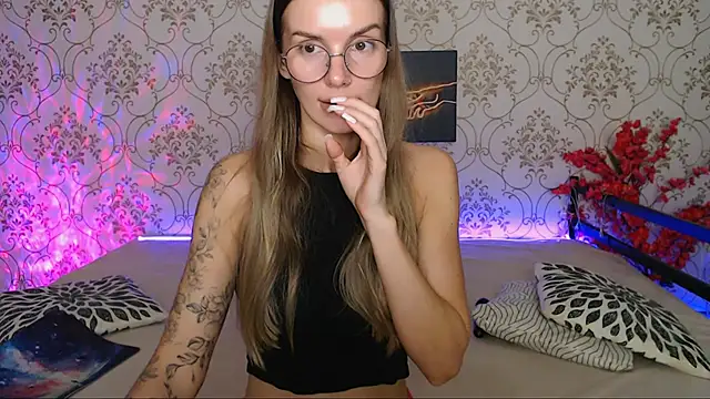 Snapshot of JulDoll chatting on October 9, 12:19 am JulDoll online show from October 9, 12:19 am