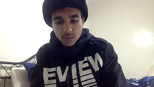 boycudi online show from December 11, 8:18 pm