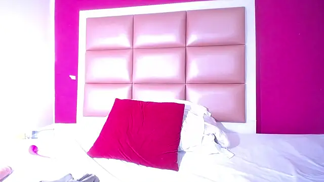 Snapshot of ebonny_suggarmommy1 chatting on February 11, 11:54 pm ebonny suggarmommy1 online show from February 11, 11:54 pm