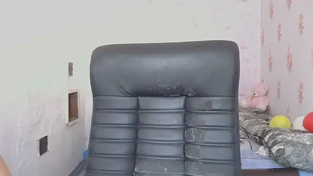 Snapshot of KittyyLaBeauty chatting on March 8, 7:05 am KittyyLaBeauty online show from March 8, 7:05 am