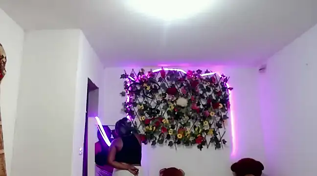 Snapshot of sexysusan4you chatting on February 8, 12:06 am sexysusan4you online show from February 8, 12:06 am