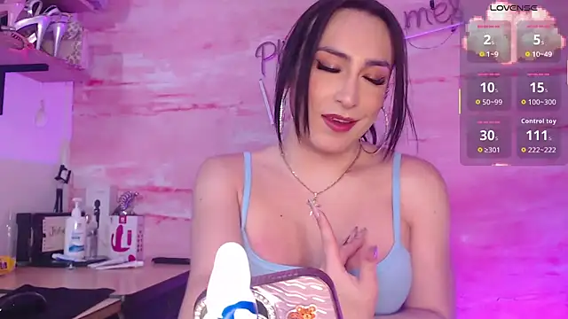 Snapshot of scarlett_taylor007 chatting on November 22, 4:33 am scarlett taylor007 online show from November 22, 4:33 am