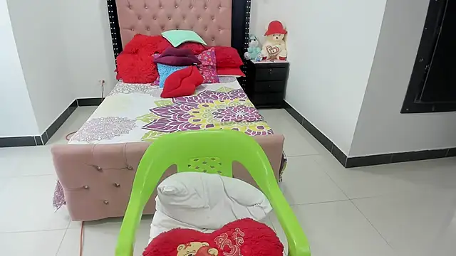 Snapshot of Karoline_Moore chatting on January 25, 5:51 pm Karoline Moore online show from January 25, 5:51 pm