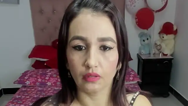 Snapshot of Karoline_Moore chatting on February 19, 5:27 pm Karoline Moore online show from February 19, 5:27 pm