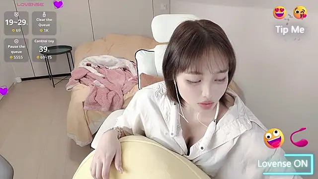 Snapshot of Cothy_Ti chatting on January 11, 11:15 am Cothy Ti online show from January 11, 11:15 am