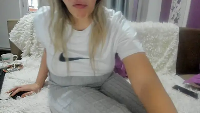 Dyana Kaylinn online show from December 21, 7:24 am