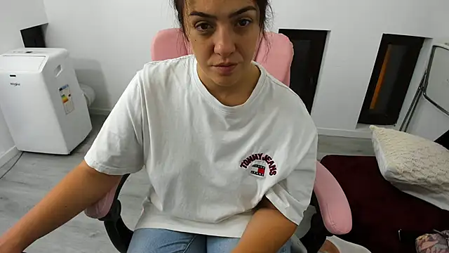 Dyana Kaylinn online show from September 23, 3:42 am