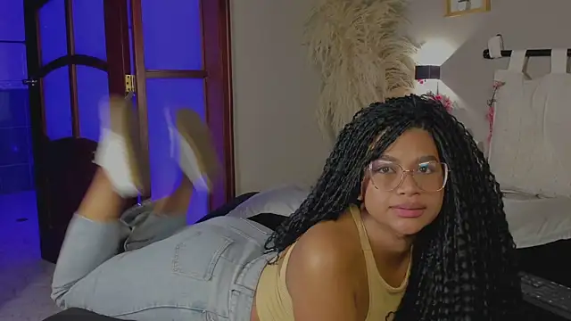 nayah   online show from February 7, 1:36 am