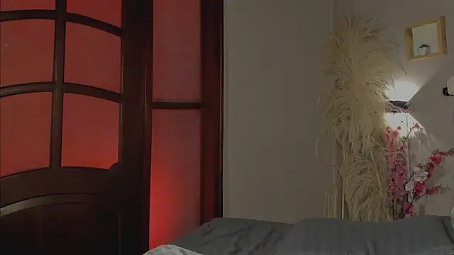 nayah   online show from February 14, 11:09 pm