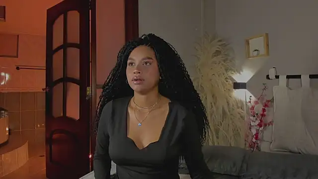 nayah   online show from February 15, 7:50 pm