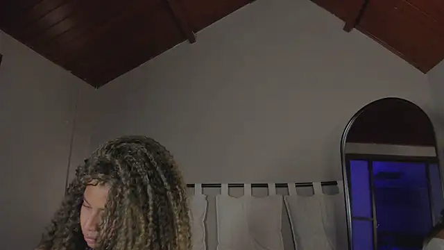 nayah   online show from March 4, 1:45 am