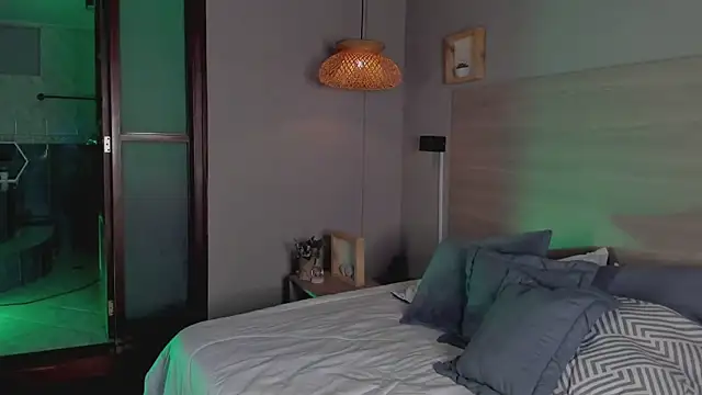 nayah   online show from September 18, 8:00 pm