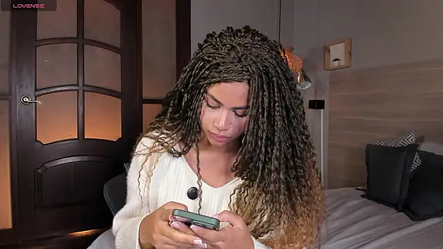 nayah   online show from March 12, 8:59 pm