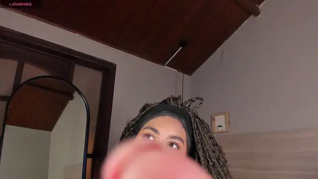 nayah   online show from April 13, 8:03 pm