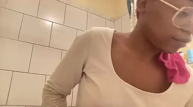 MommyConfident online show from January 24, 3:43 am