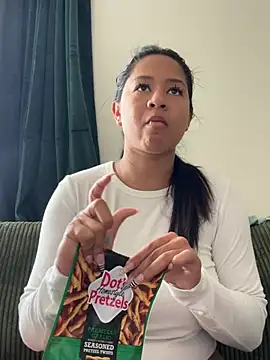 VanessaBling online show from March 18, 3:15 pm