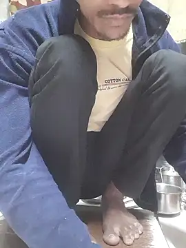 Snapshot of Burhade-- chatting on January 8, 10:45 pm Burhade-- online show from January 8, 10:45 pm