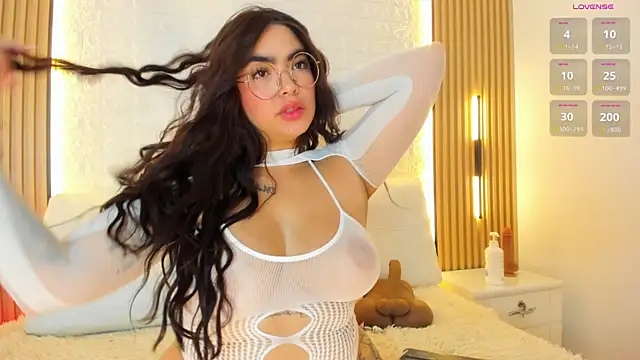 Snapshot of alyssa_vargas chatting on June 7, 2:48 am alyssa vargas online show from June 7, 2:48 am