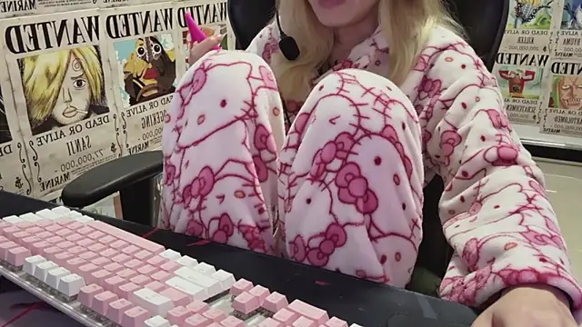 SNAKEgirlQAQ online show from October 9, 2:59 pm