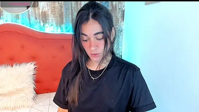 Emma Sophia2 online show from February 7, 6:35 am