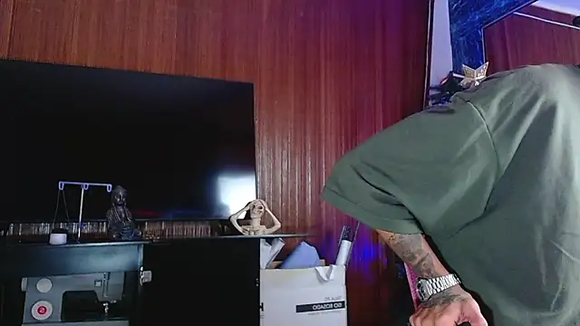 Liam lee online show from December 16, 10:37 pm