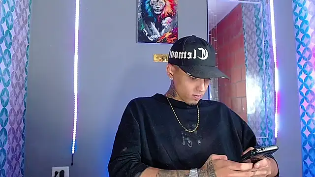 Liam lee online show from April 7, 10:53 pm