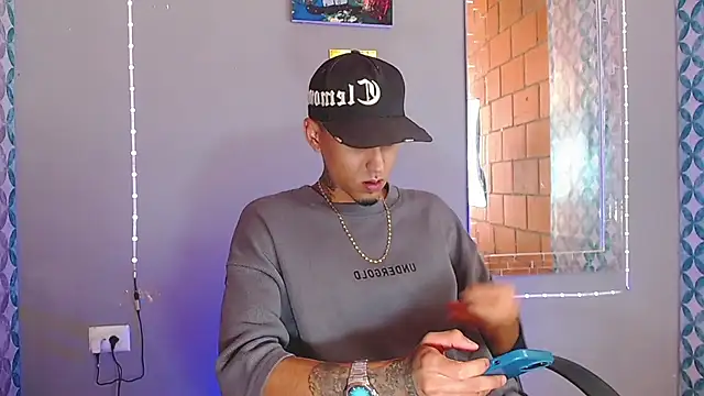 Snapshot of Liam_lee chatting on June 22, 9:01 pm Liam lee online show from June 22, 9:01 pm
