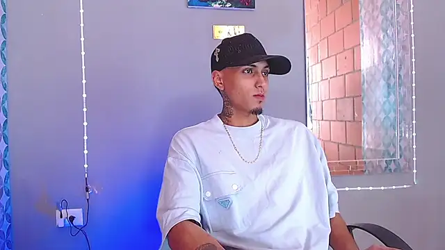 Snapshot of Liam_lee chatting on June 26, 8:13 pm Liam lee online show from June 26, 8:13 pm