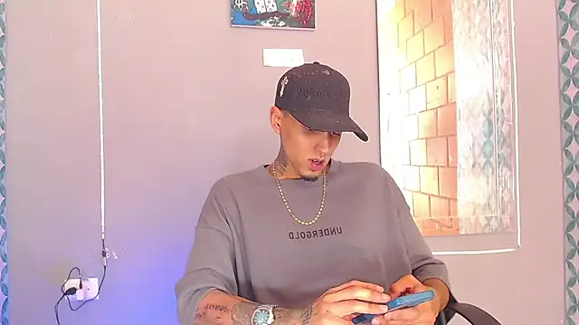 Snapshot of Liam_lee chatting on July 2, 9:10 pm Liam lee online show from July 2, 9:10 pm