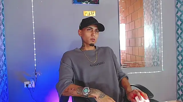 Snapshot of Liam_lee chatting on July 5, 8:49 pm Liam lee online show from July 5, 8:49 pm