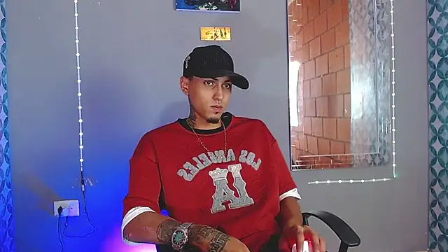 Snapshot of Liam_lee chatting on July 9, 9:08 pm Liam lee online show from July 9, 9:08 pm