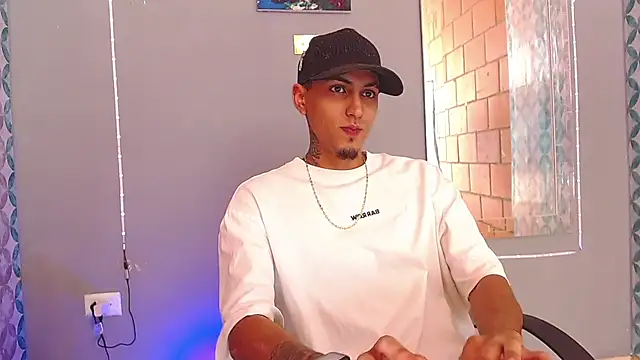 Snapshot of Liam_lee chatting on July 10, 8:44 pm Liam lee online show from July 10, 8:44 pm