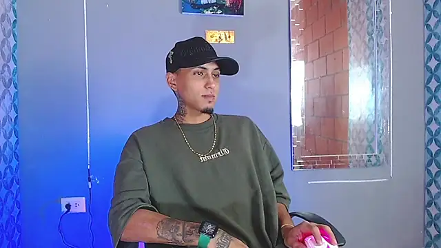 Snapshot of Liam_lee chatting on July 18, 9:07 pm Liam lee online show from July 18, 9:07 pm