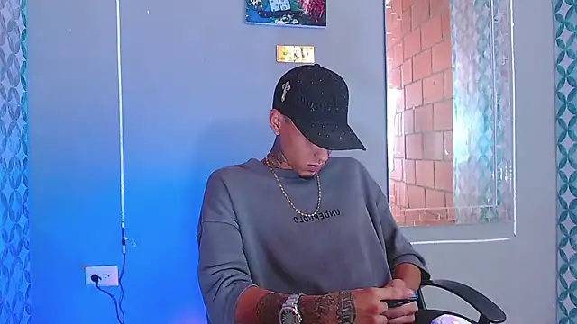 Snapshot of Liam_lee chatting on July 28, 8:45 pm Liam lee online show from July 28, 8:45 pm