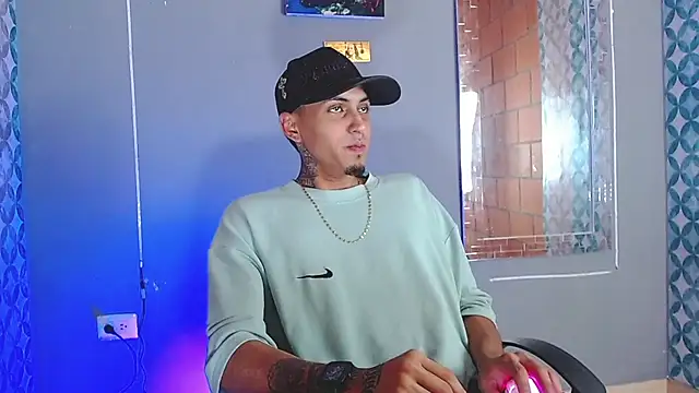 Snapshot of Liam_lee chatting on July 29, 9:02 pm Liam lee online show from July 29, 9:02 pm