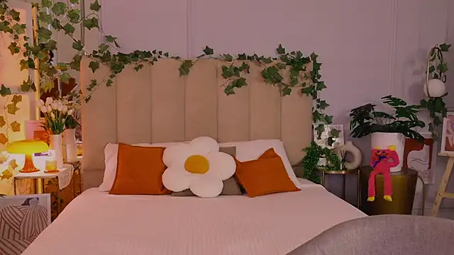 Meow Nancy online show from June 4, 5:02 am