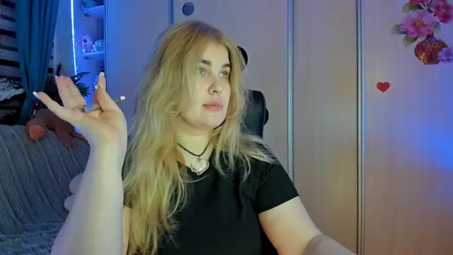 Snapshot of CoraSwon chatting on February 12, 6:36 pm CoraSwon online show from February 12, 6:36 pm