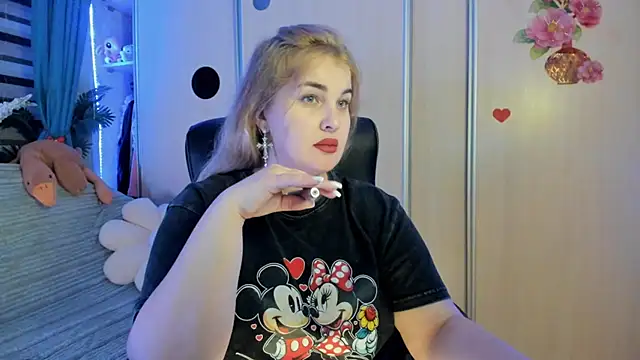 Snapshot of CoraSwon chatting on February 15, 3:42 pm CoraSwon online show from February 15, 3:42 pm