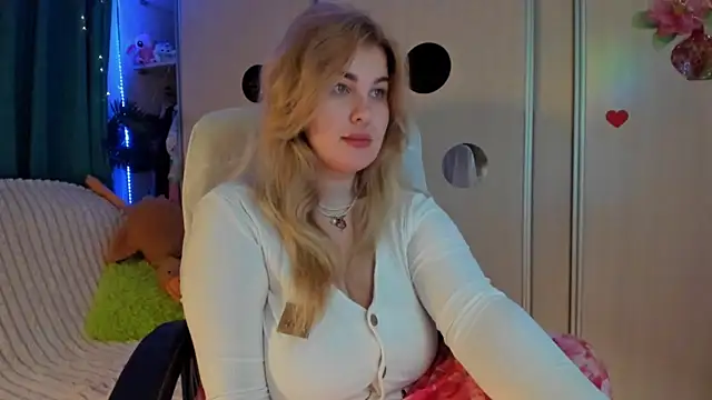 Snapshot of CoraSwon chatting on February 26, 4:06 pm CoraSwon online show from February 26, 4:06 pm