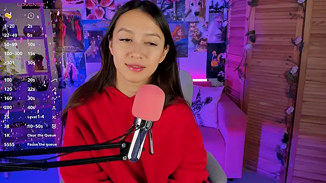 LanaBaker online show from December 9, 6:01 am