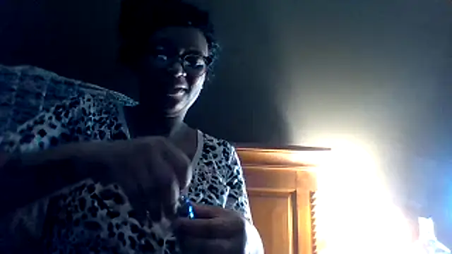 Snapshot of KLoveeee chatting on January 12, 8:57 am KLoveeee online show from January 12, 8:57 am