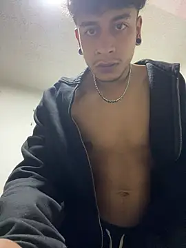 JuanCamiloSati3 online show from July 4, 7:58 am