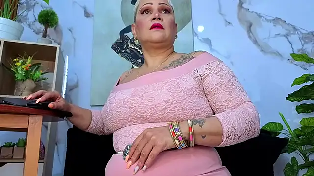 GianellaCox  online show from November 5, 1:11 pm