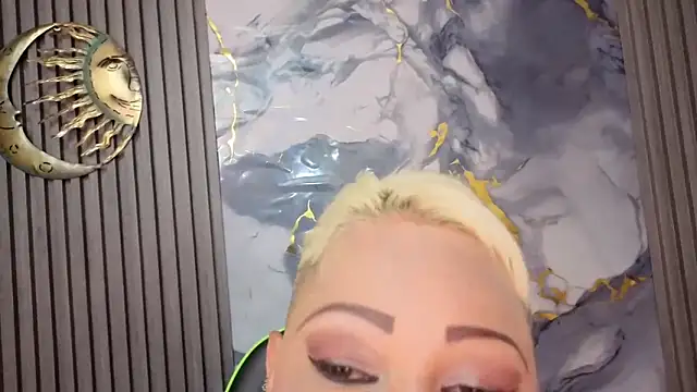 GianellaCox  online show from April 8, 11:54 am